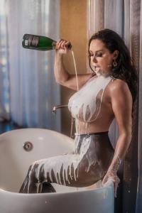 www.christinacarter.com - Shiny BLK PH & Cream Photo set thumbnail